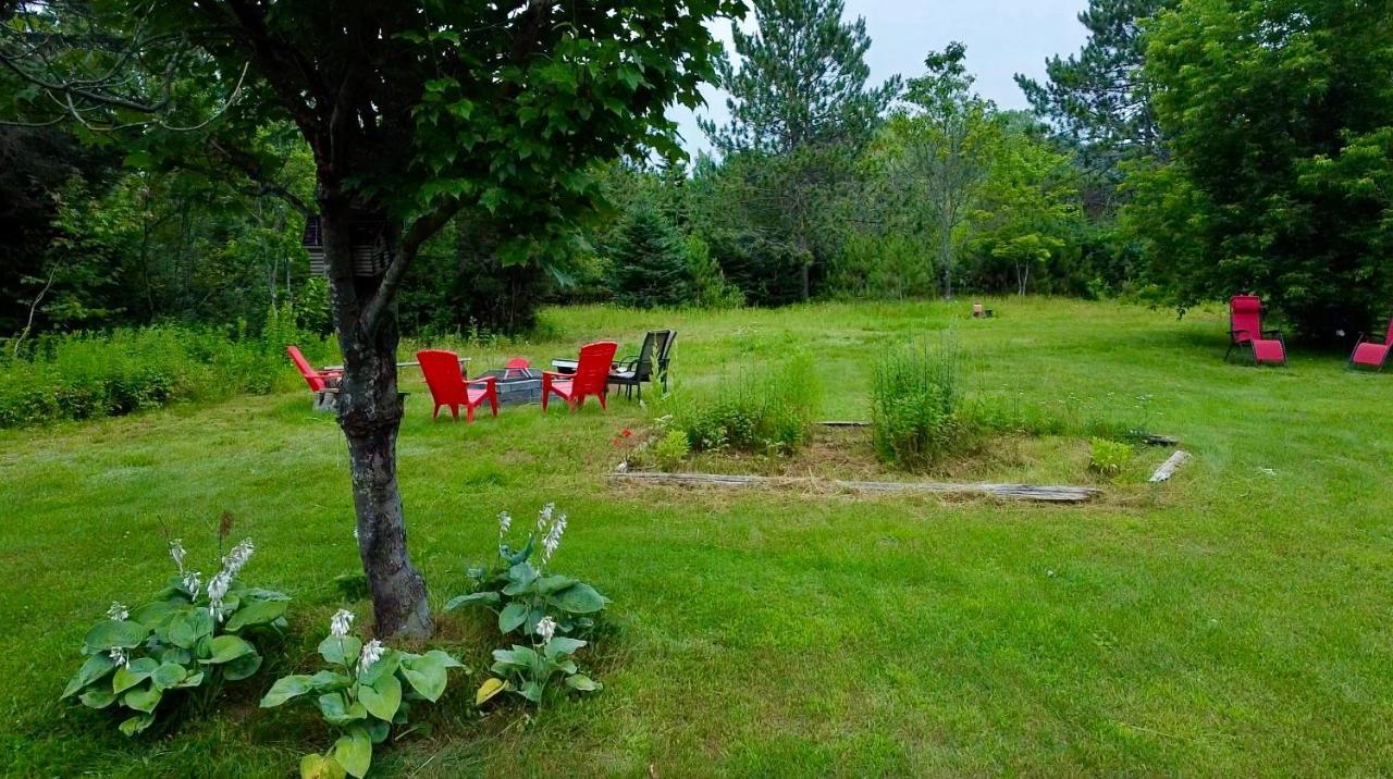 Chalets Nabu La Sacacomie - Riviere - Billard サン・タレクシ・デ・モン エクステリア 写真