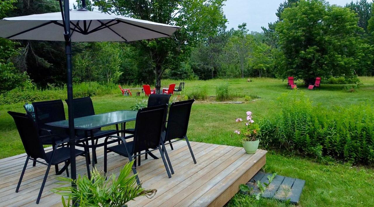 Chalets Nabu La Sacacomie - Riviere - Billard サン・タレクシ・デ・モン エクステリア 写真